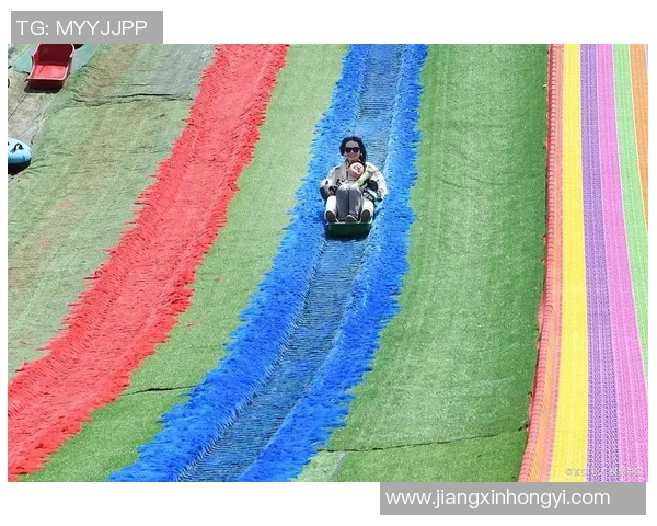 足球巨星挑战极限运动 体验滑草速度与激情的完美结合